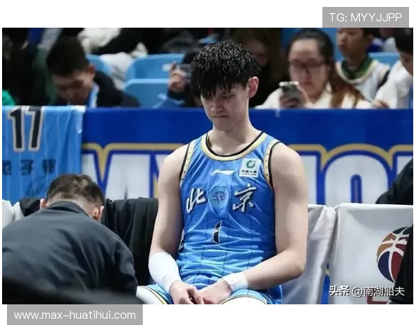 曾凡博首场0分3犯被篮网裁掉 北京首钢球迷纷纷松了口气